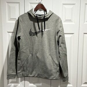 Nike Men's Hoodie in Heather Gray